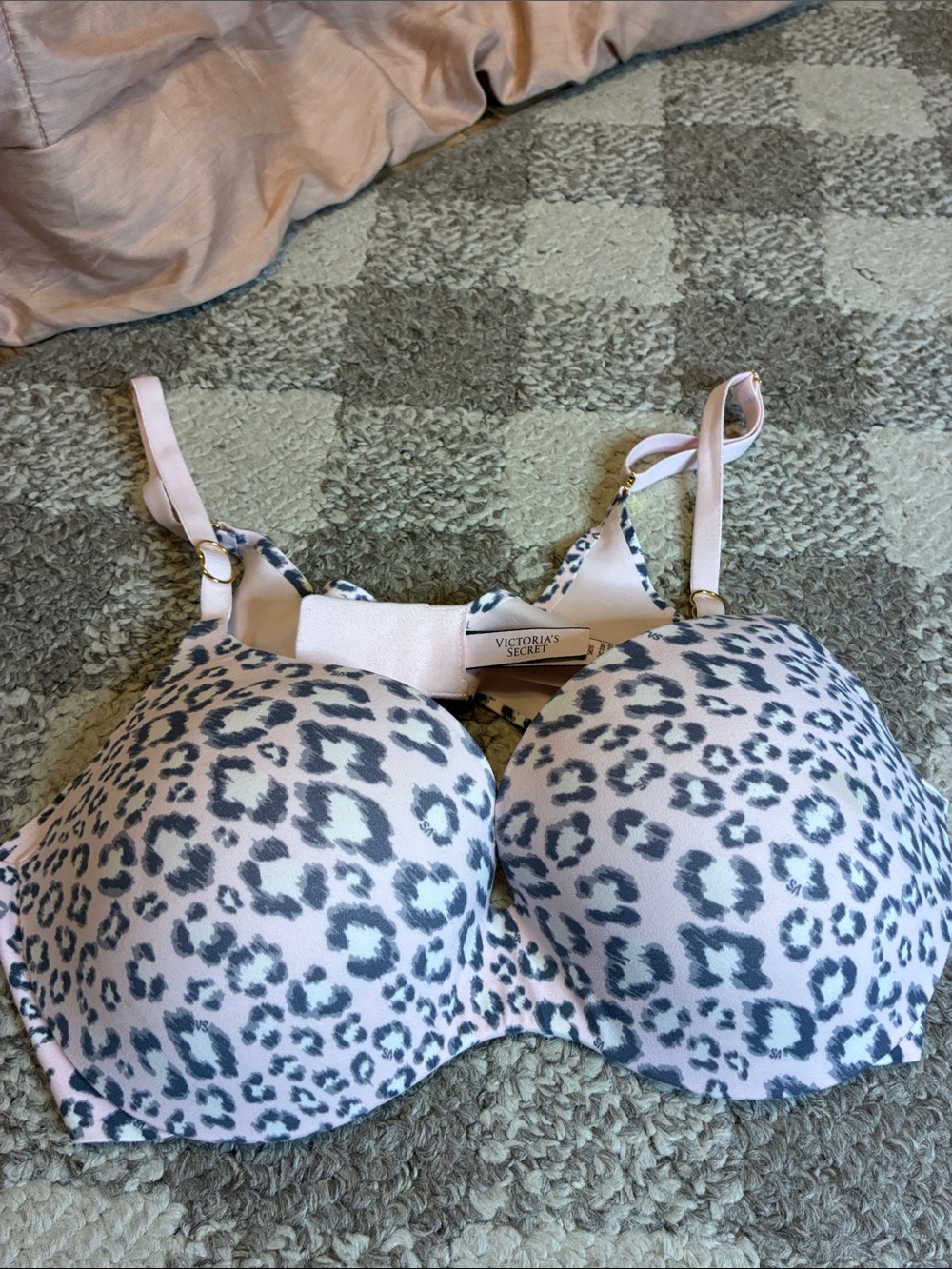 Victoria's Secret Incredible Light Pink Leopard Print T-Shirt Bra 36-C